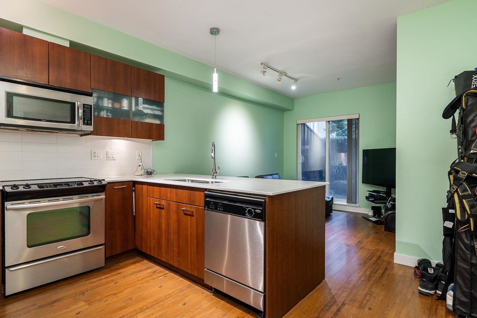 Listing Image 6