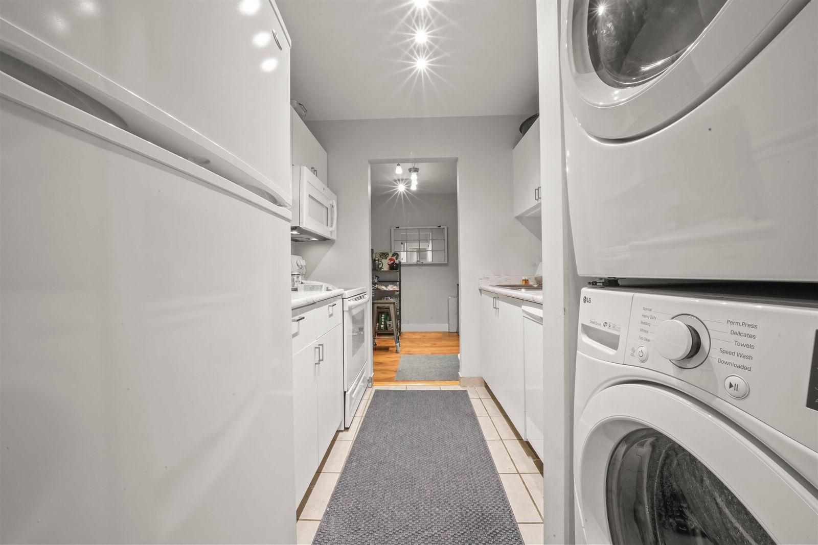 Listing Image 9