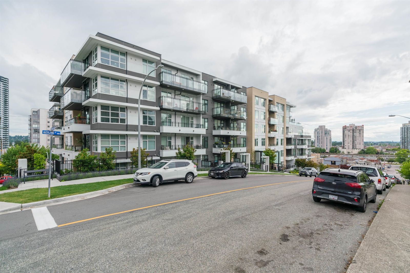 Listing Image 16