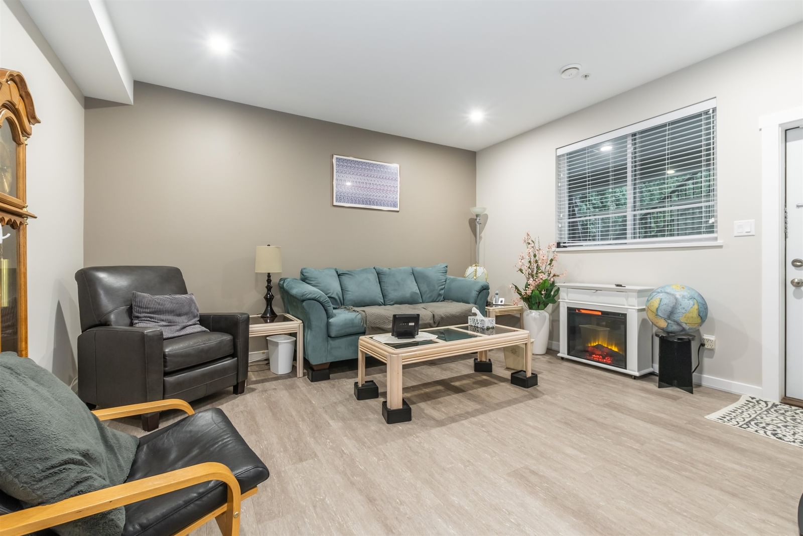 Listing Image 12