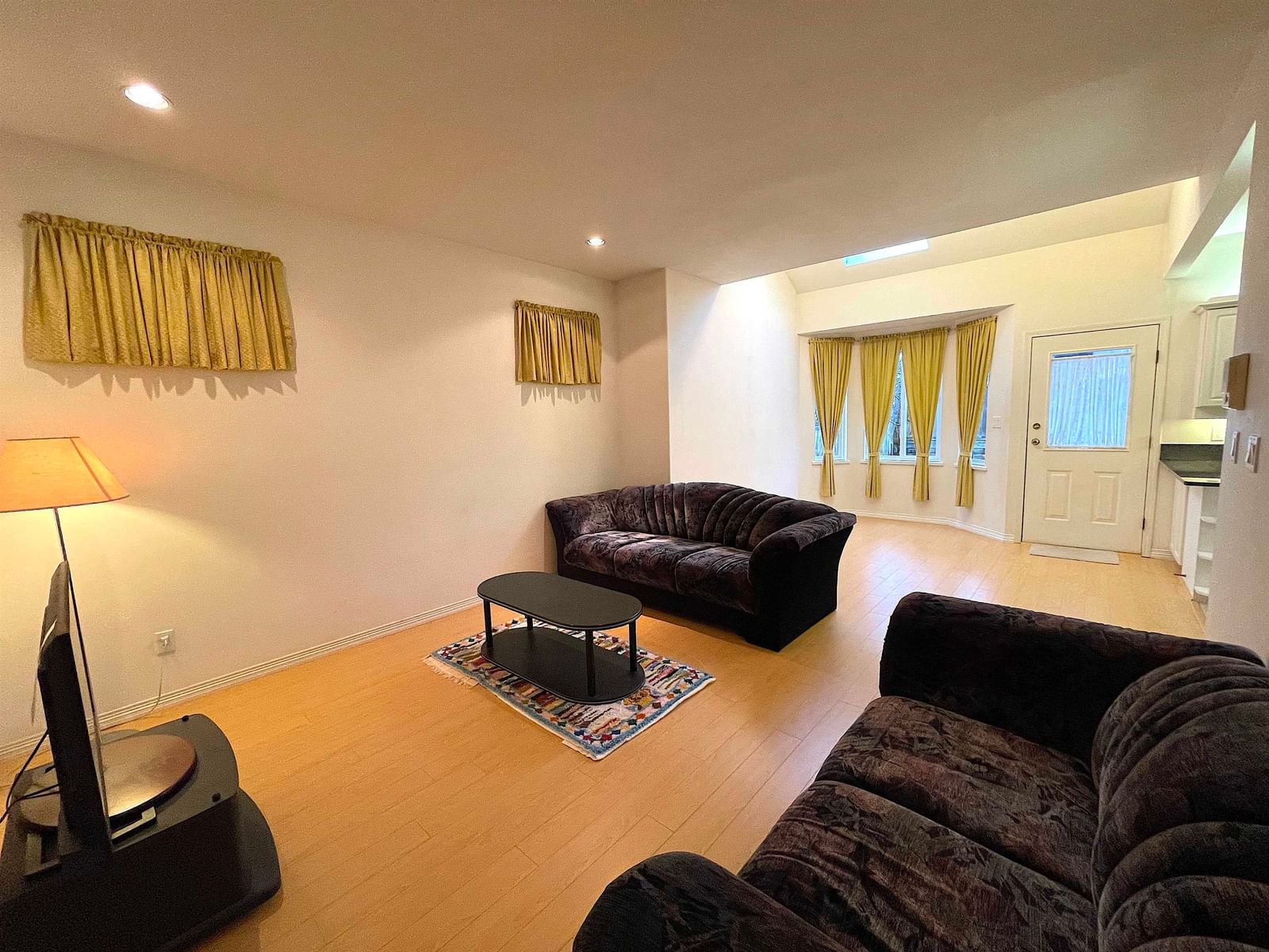 Listing Image 12
