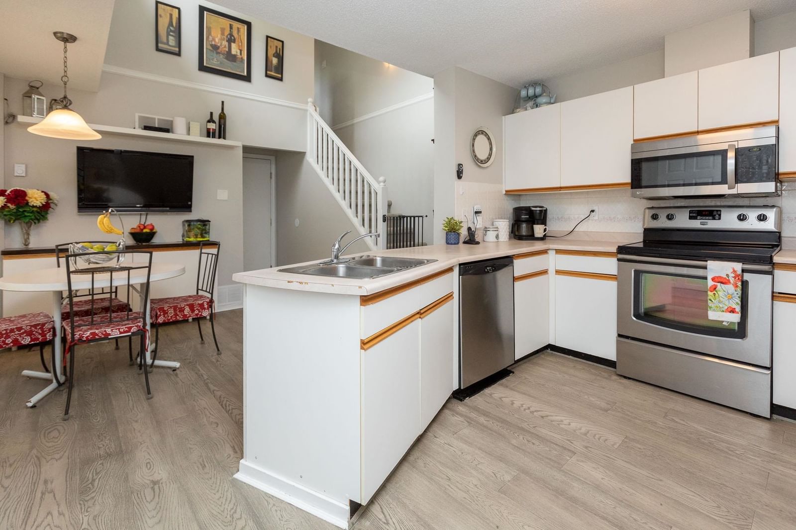 Listing Image 12