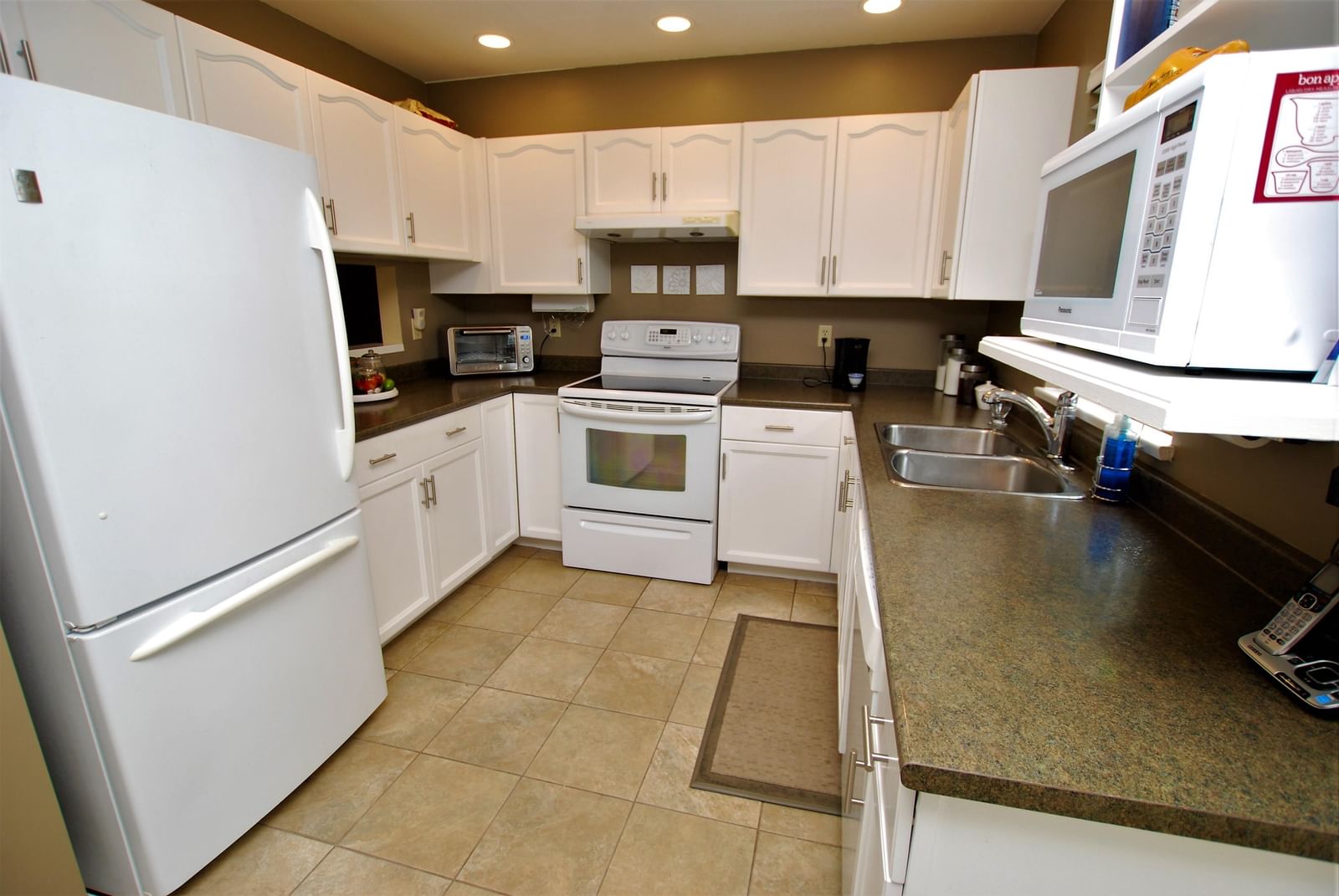 Listing Image 4