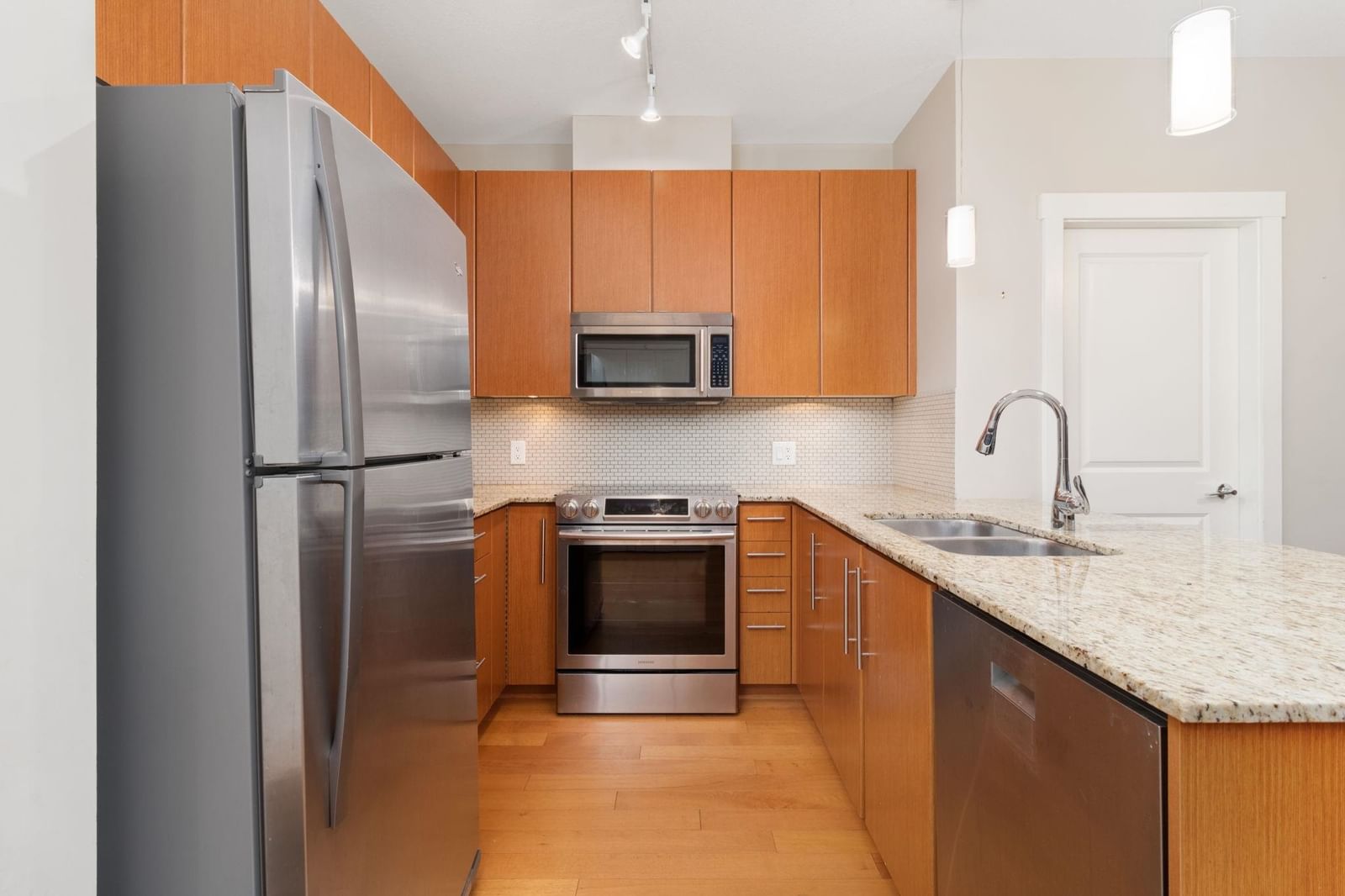 Listing Image 8