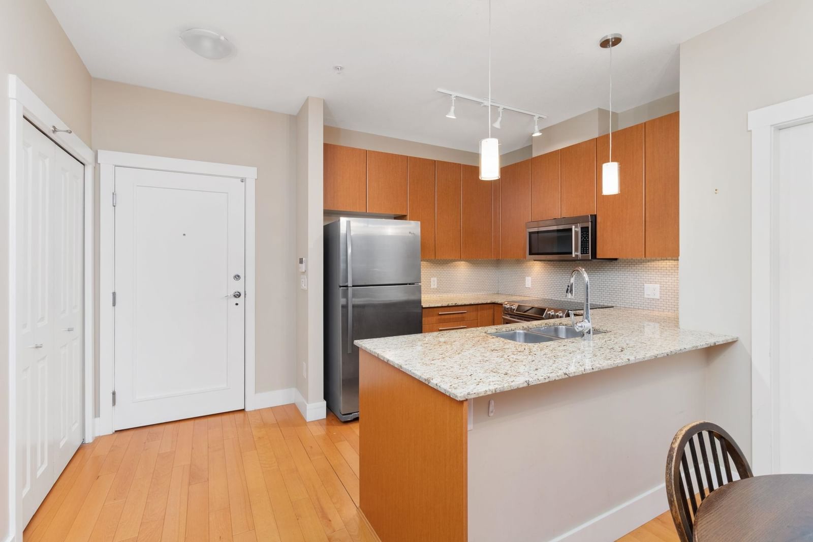 Listing Image 9