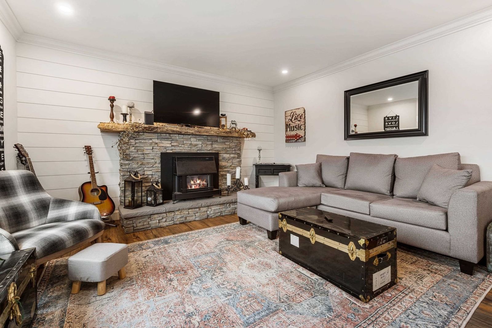 Listing Image 12