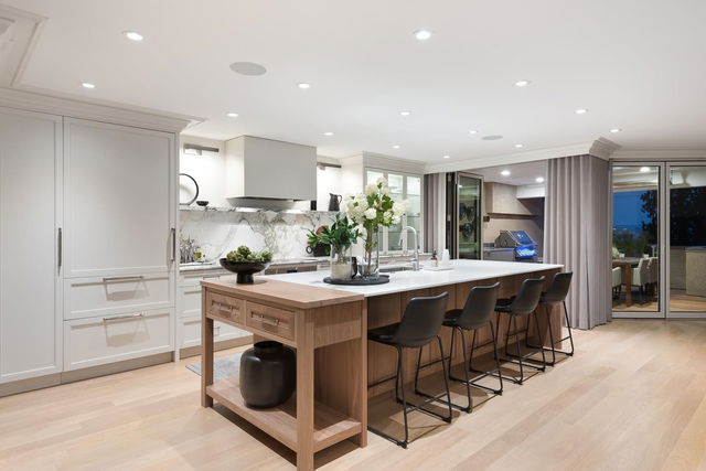 205 - 2471 Bellevue Avenue