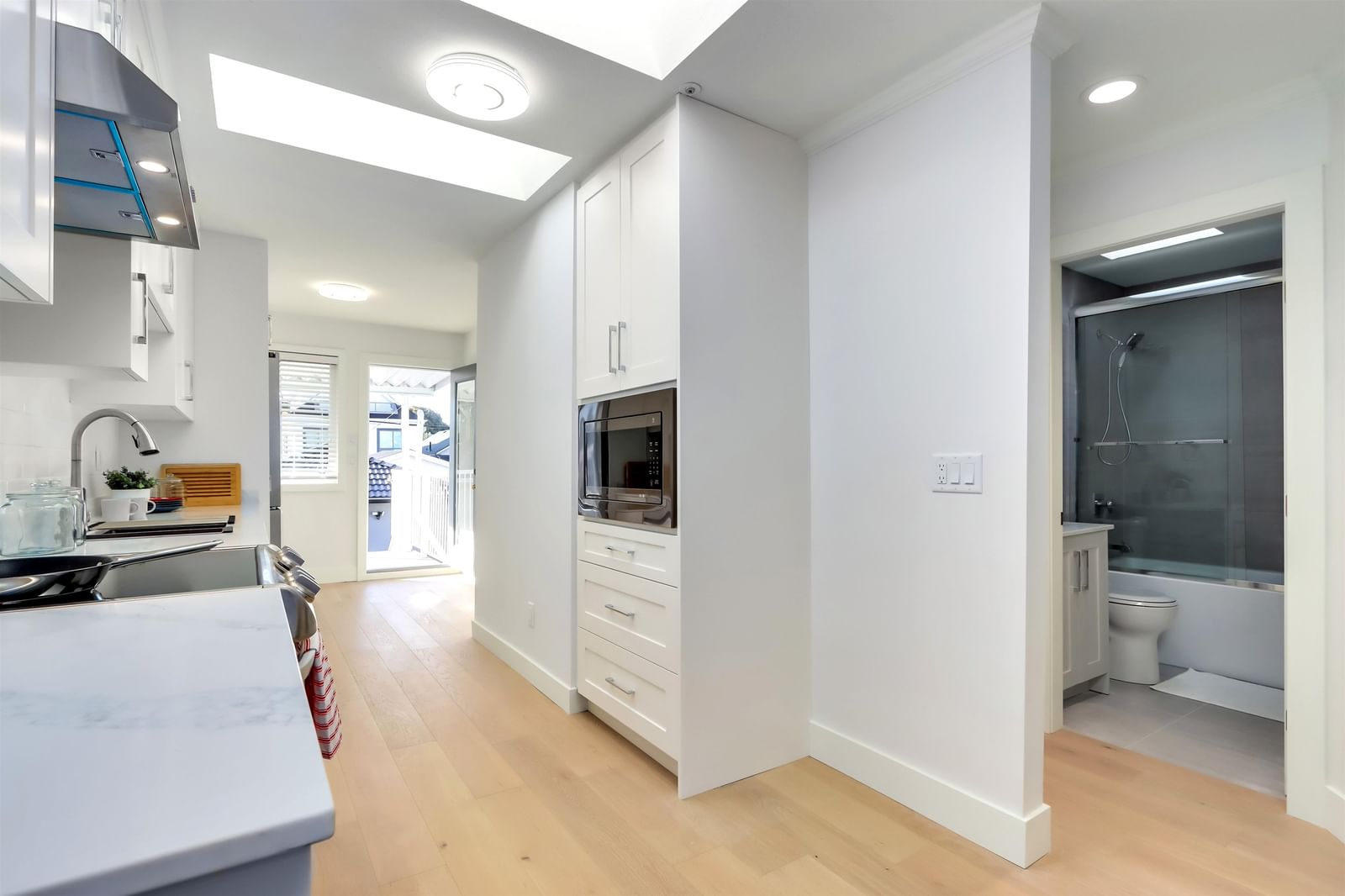 Listing Image 11