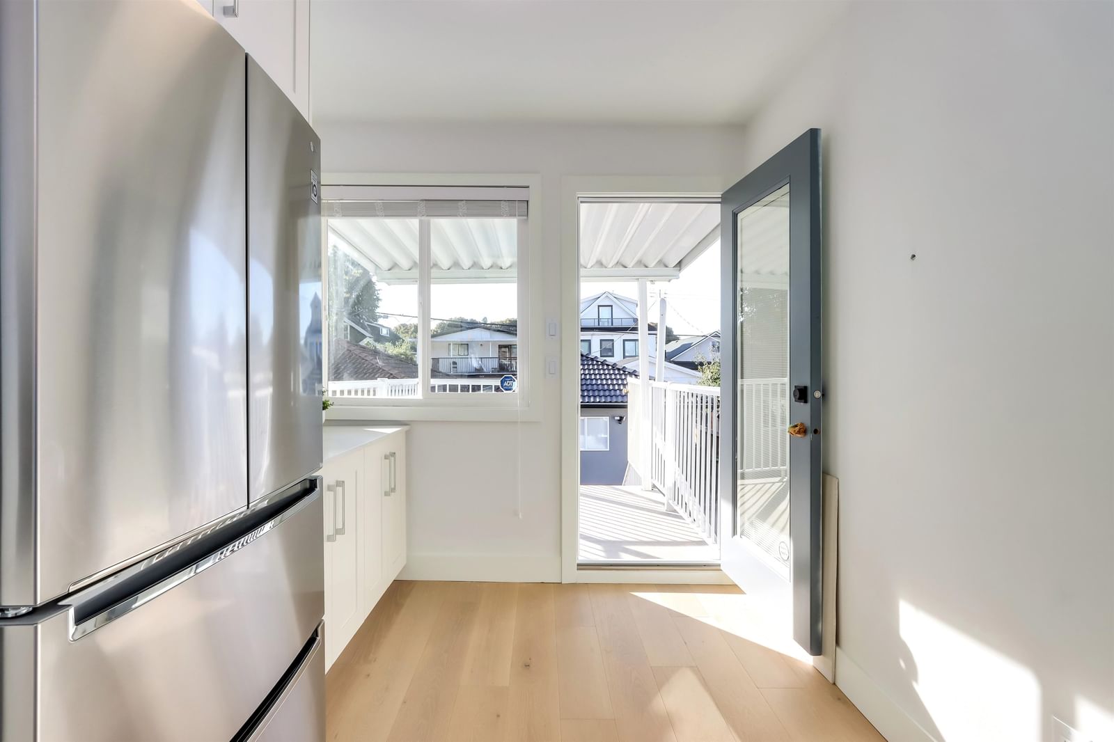 Listing Image 12