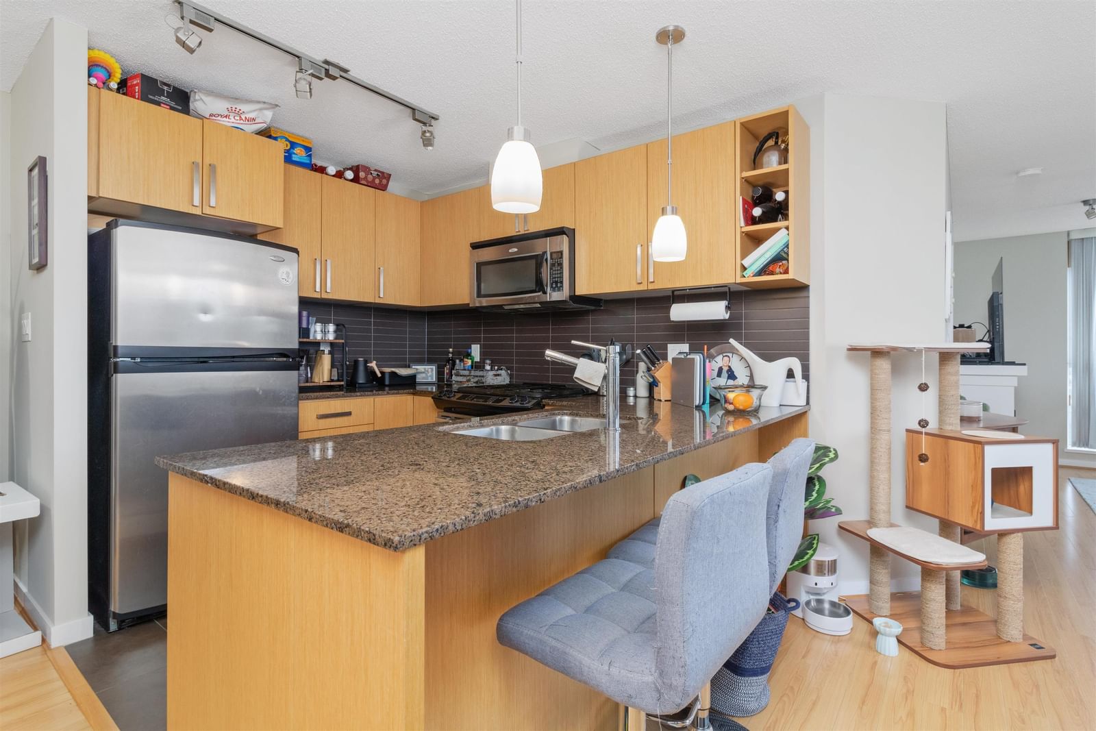 Listing Image 8