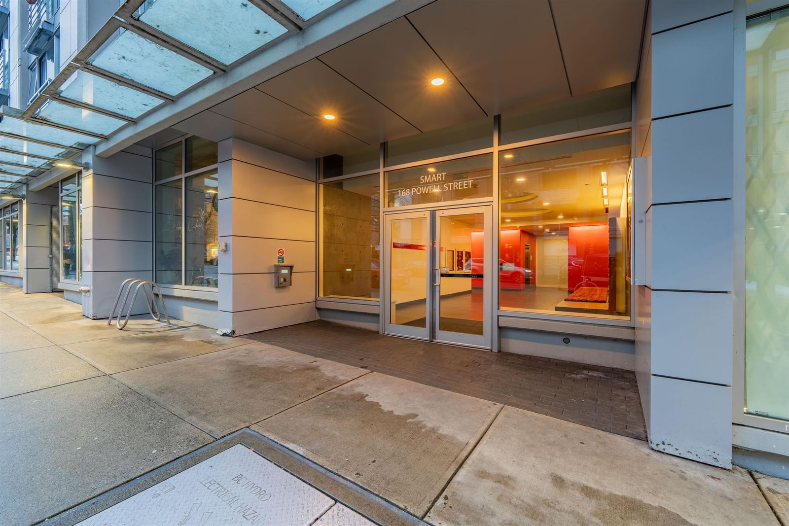 Listing Image 4