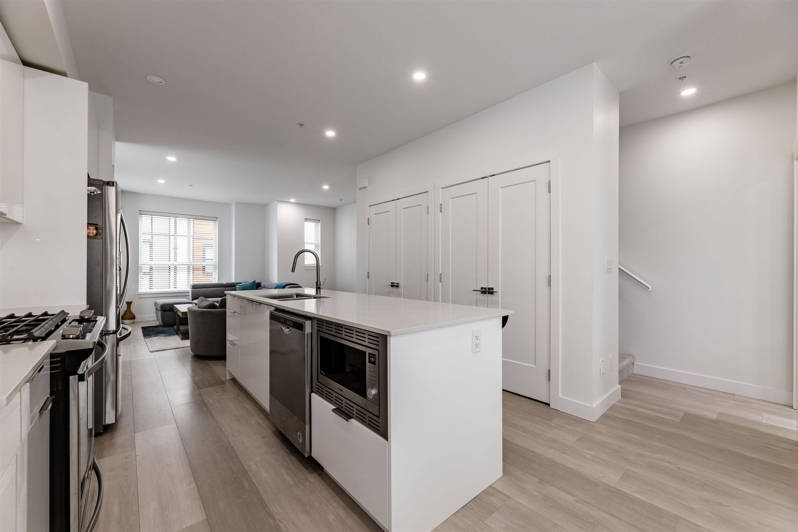 Listing Image 12