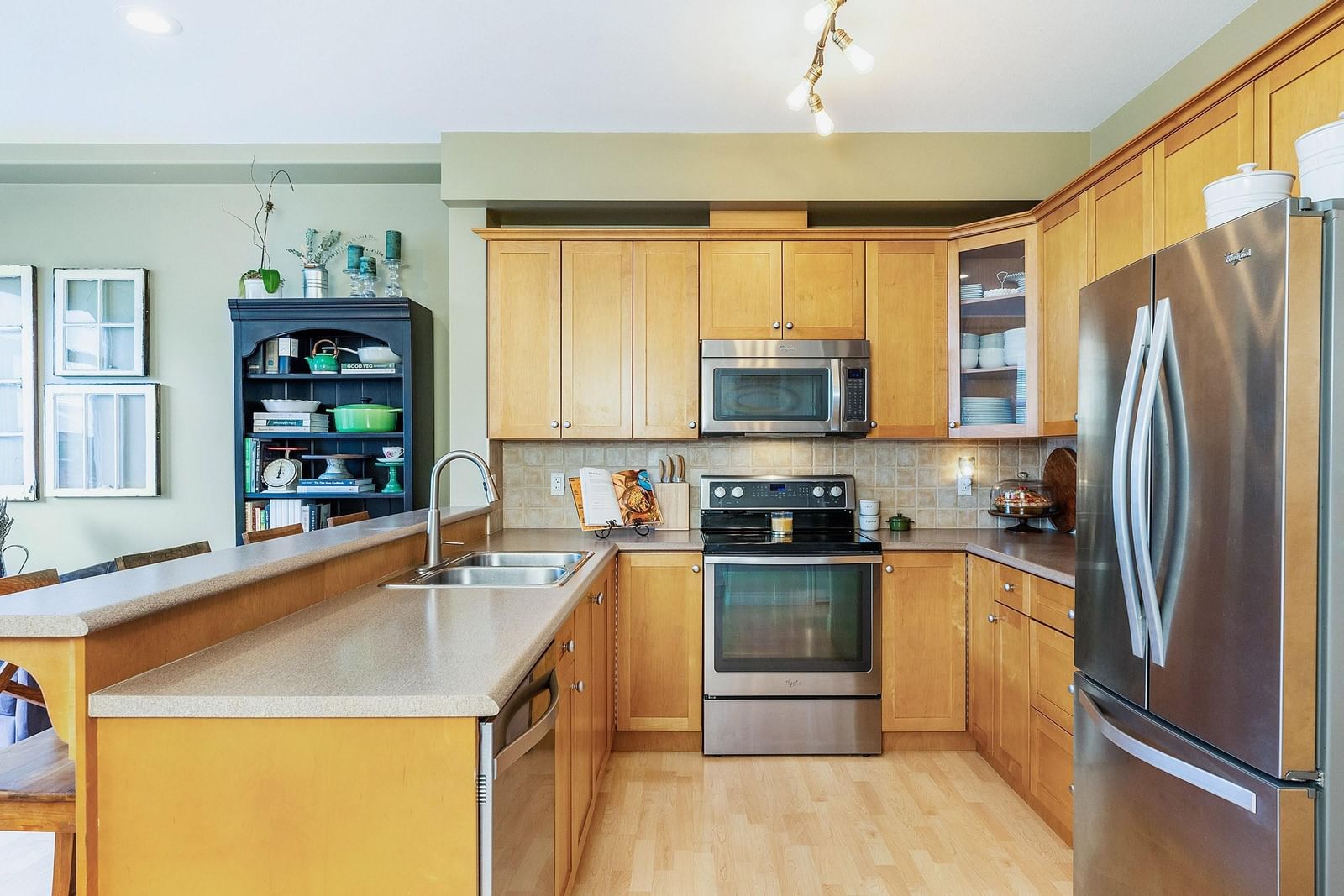 Listing Image 8