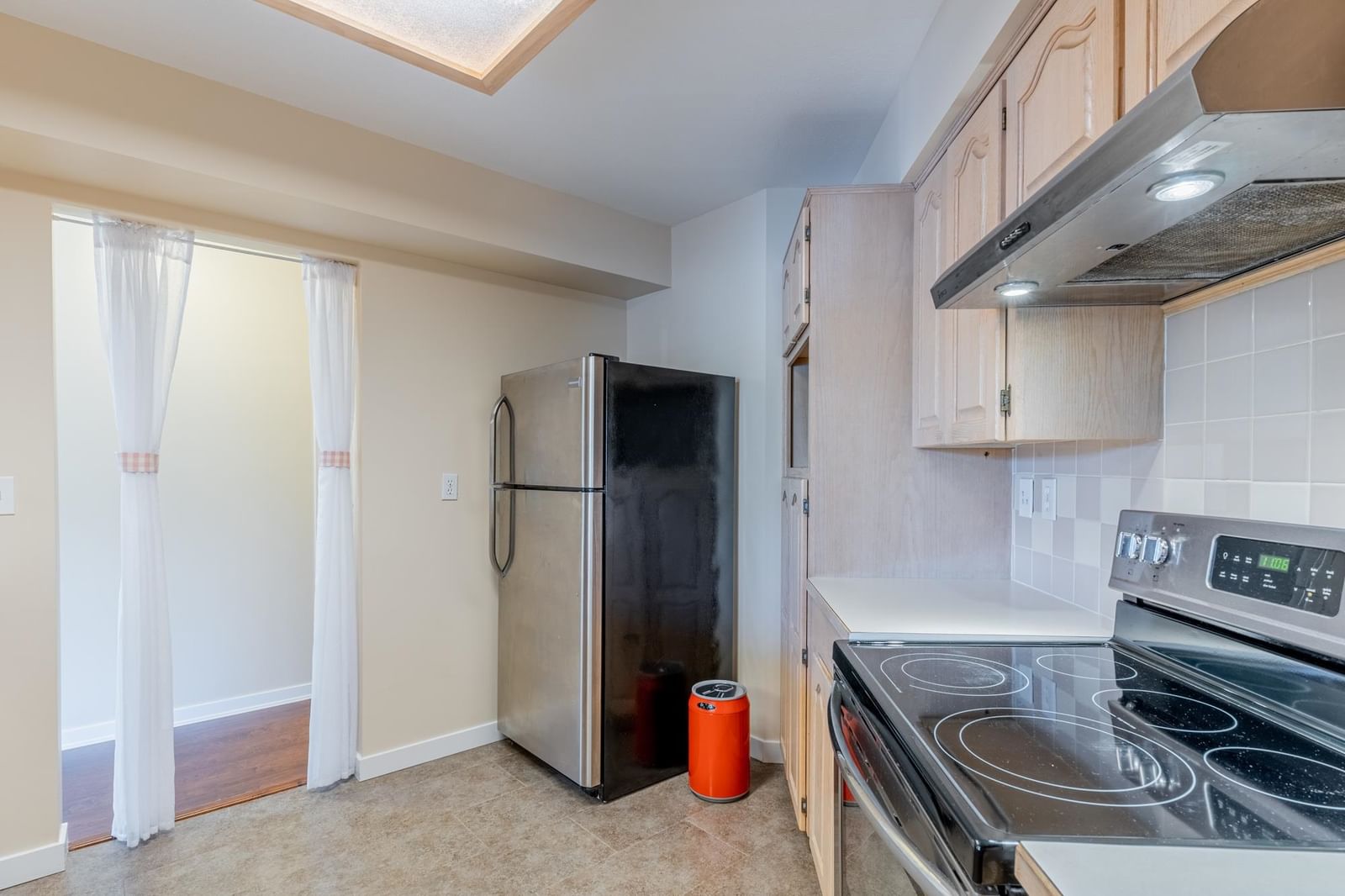 Listing Image 16
