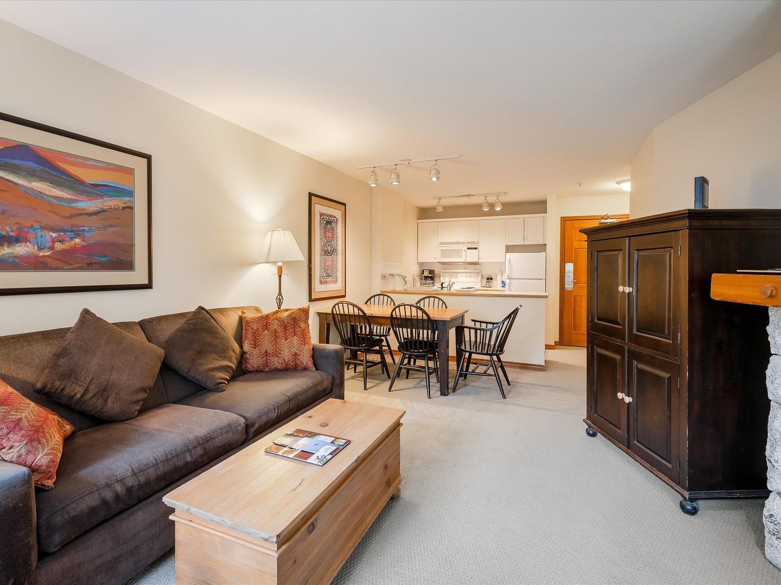Listing Image 4