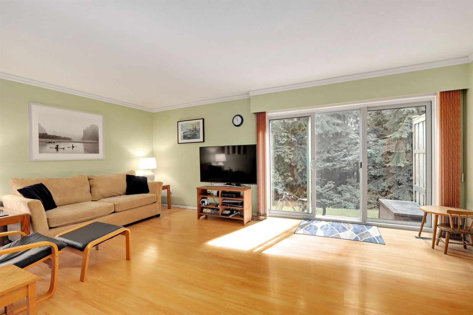 Listing Image 5