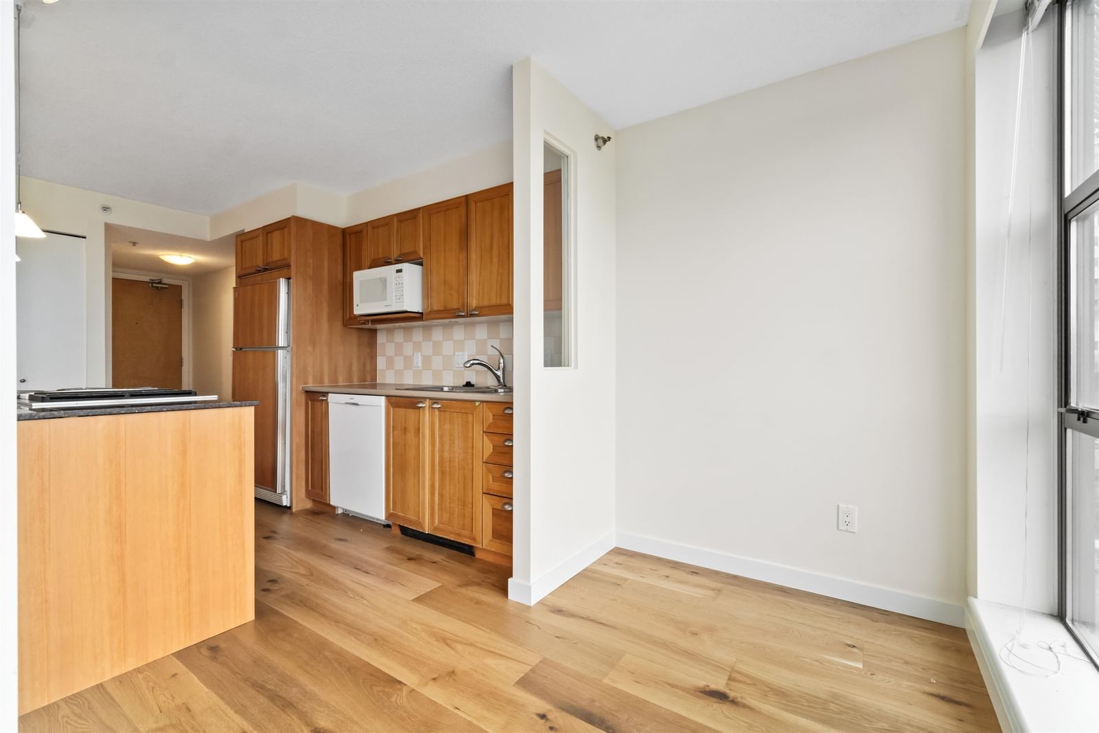 Listing Image 22