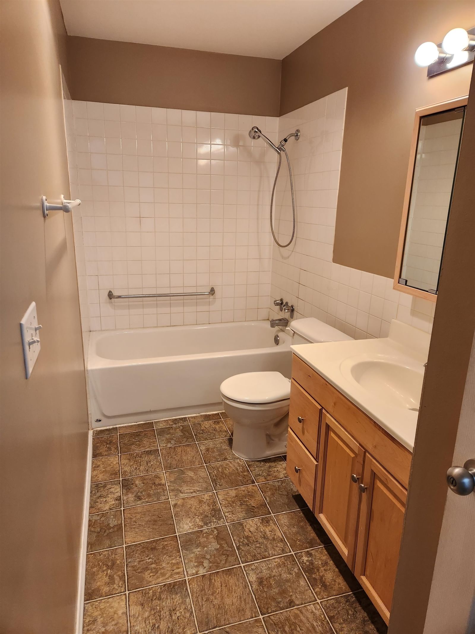Listing Image 17