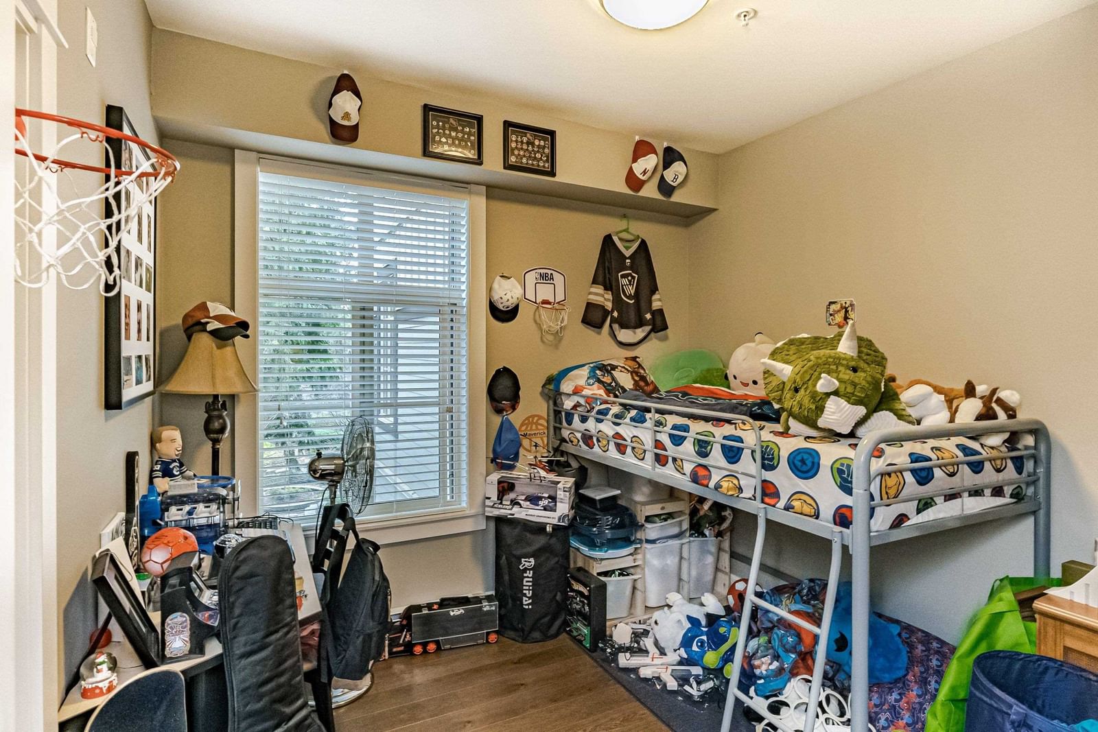 Listing Image 9