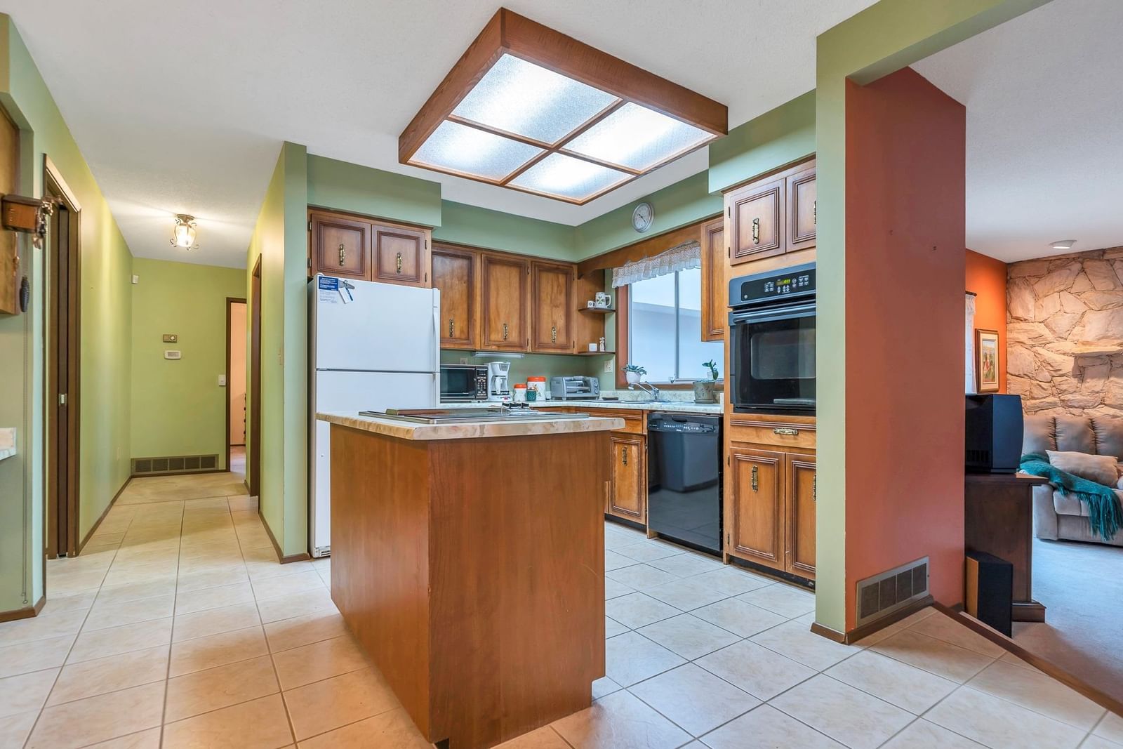 Listing Image 12