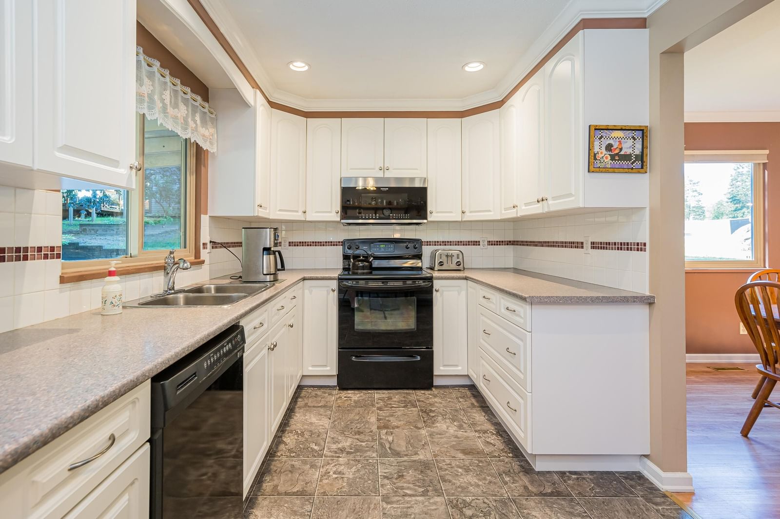 Listing Image 12
