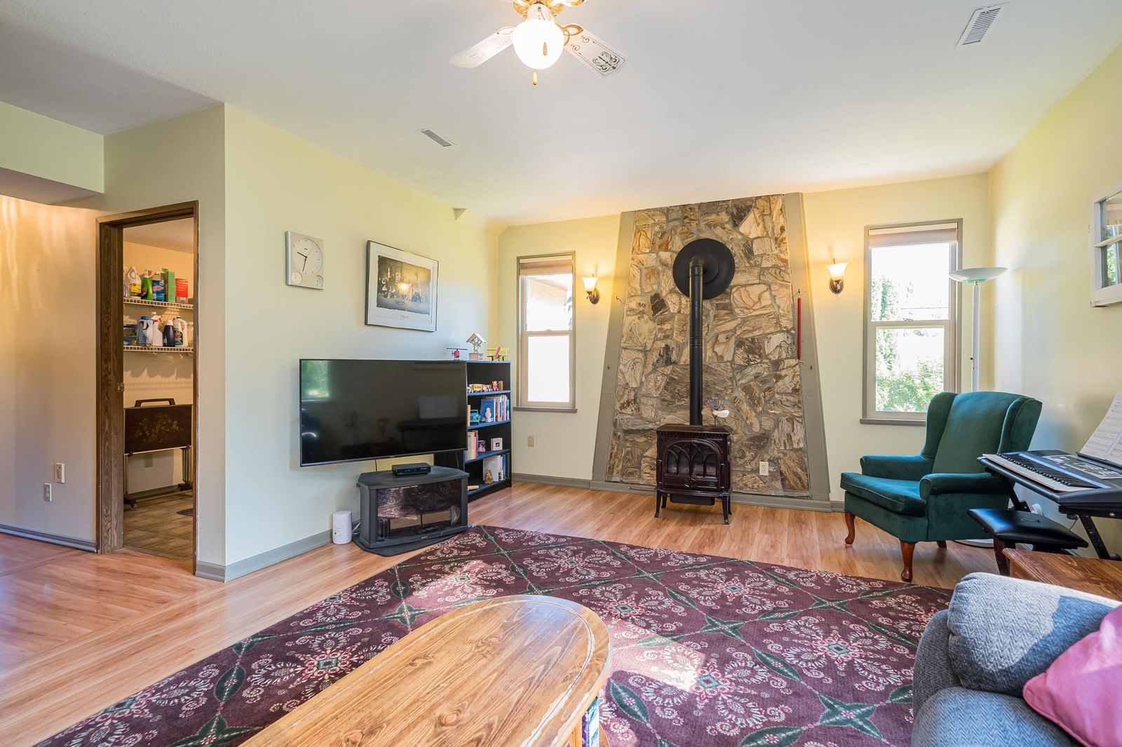 Listing Image 16