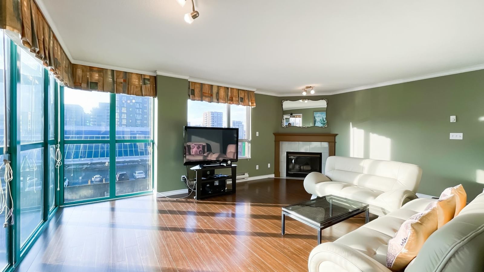 Listing Image 5