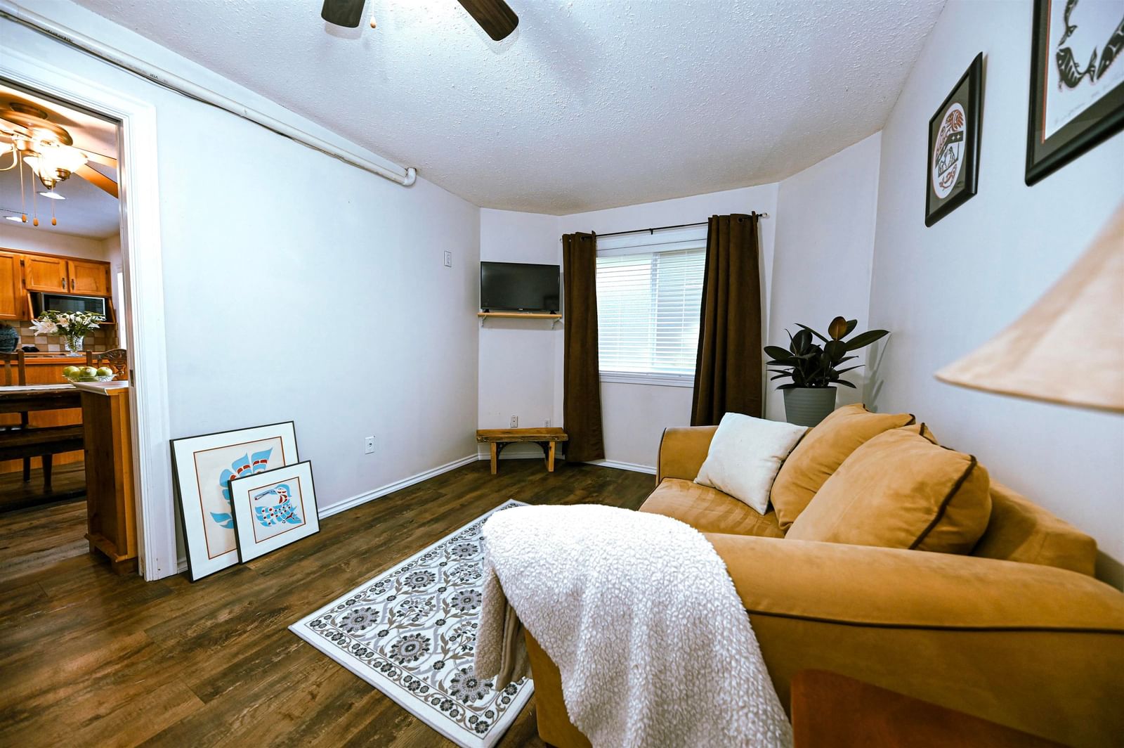 Listing Image 19