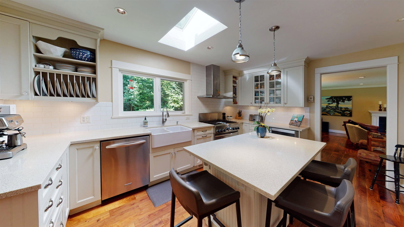 Listing Image 10