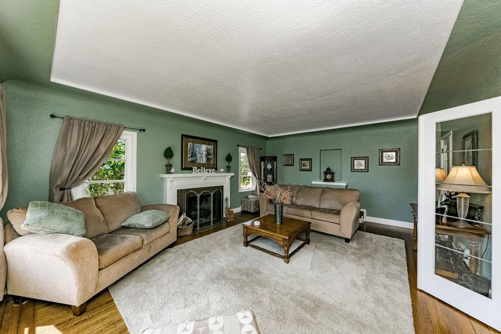Listing Image 4