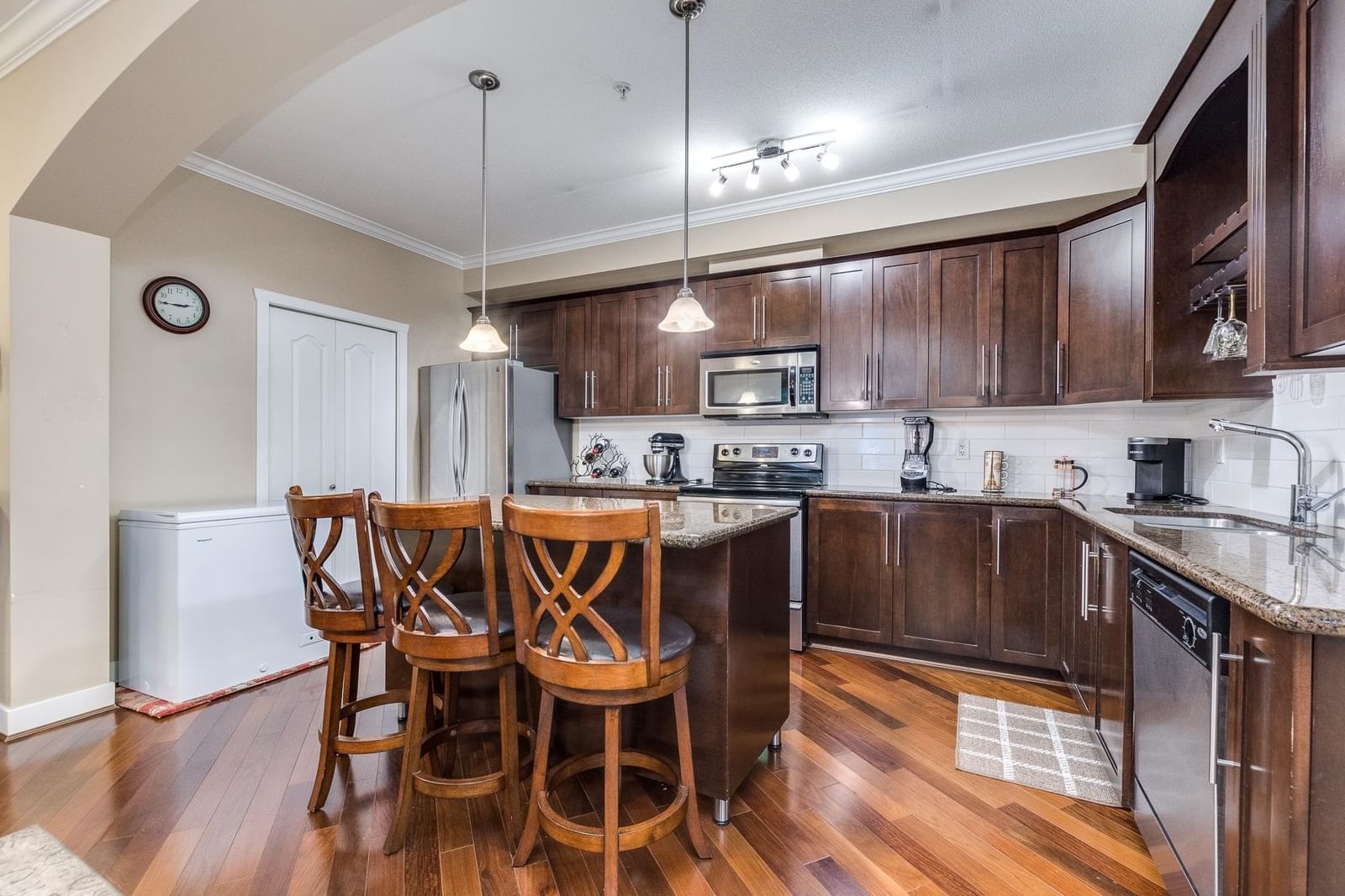 Listing Image 10