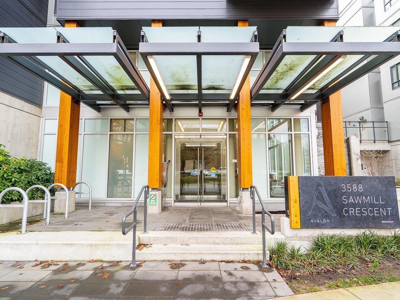Listing Image 3