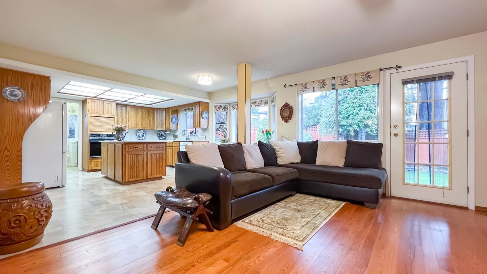 Listing Image 11