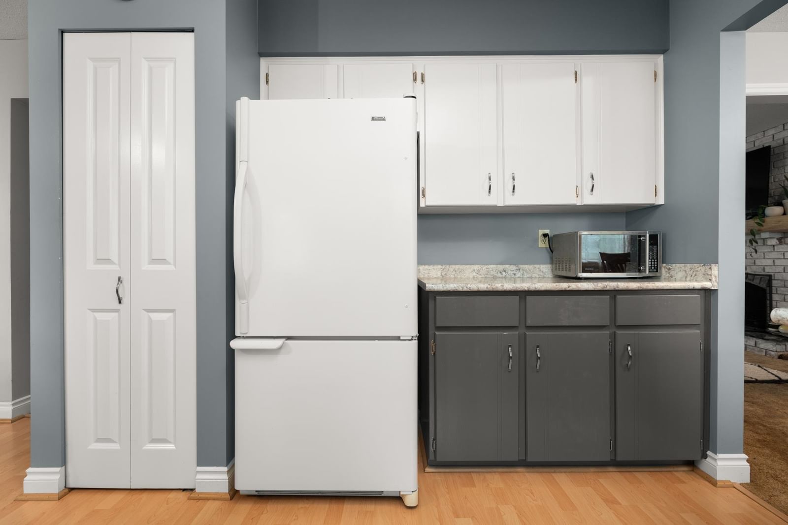 Listing Image 10