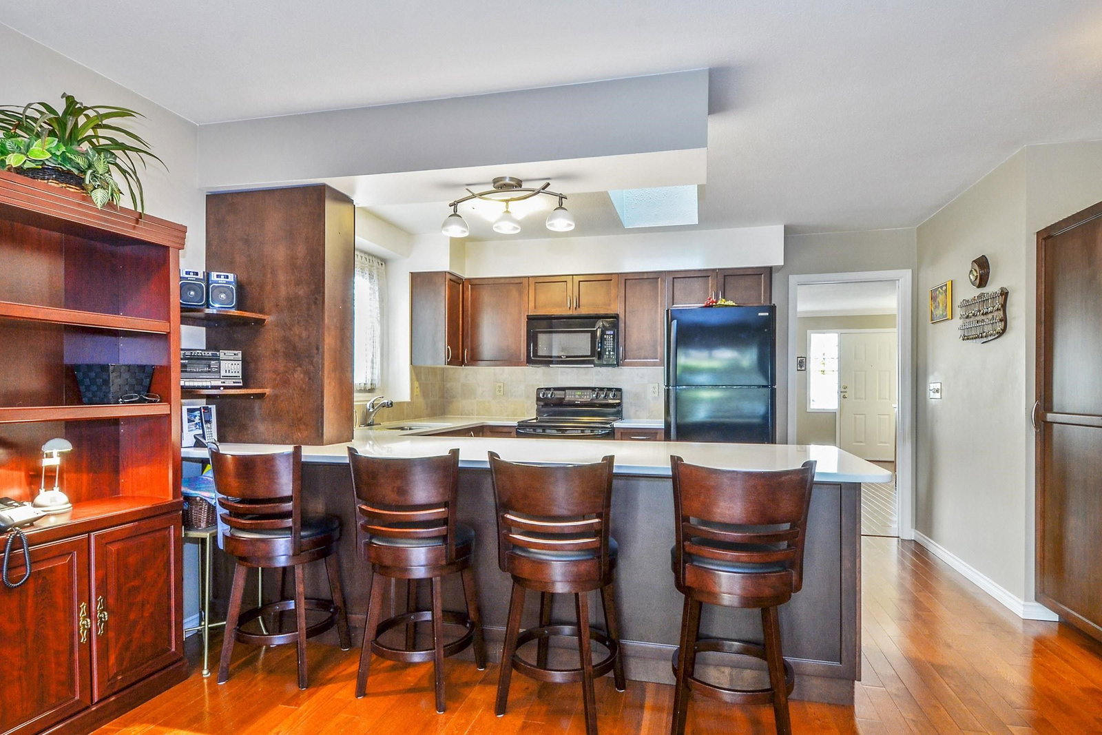 Listing Image 11