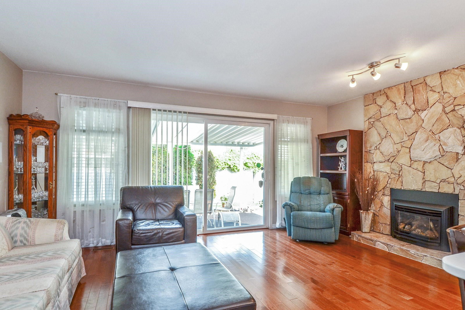 Listing Image 8