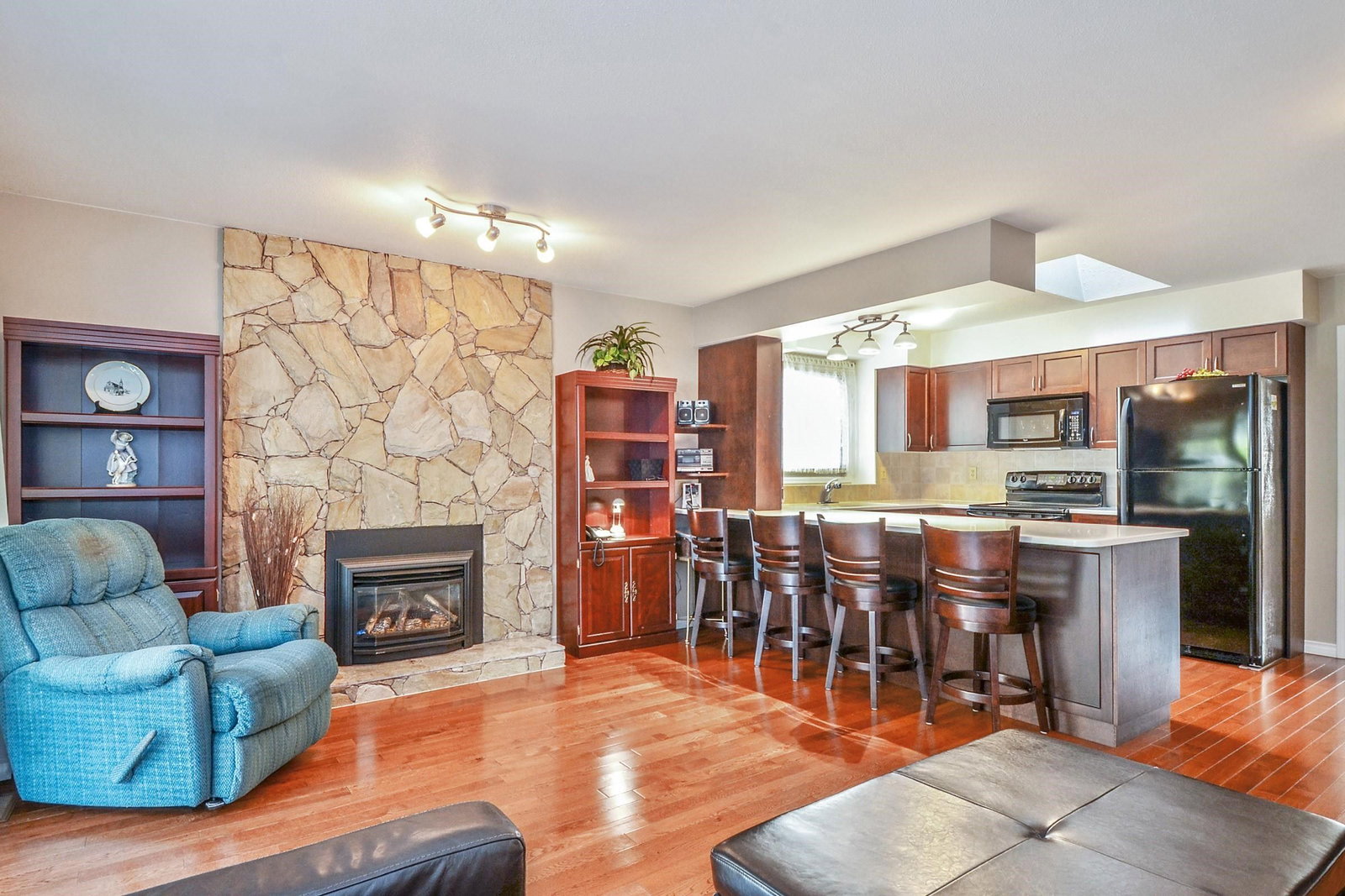 Listing Image 9