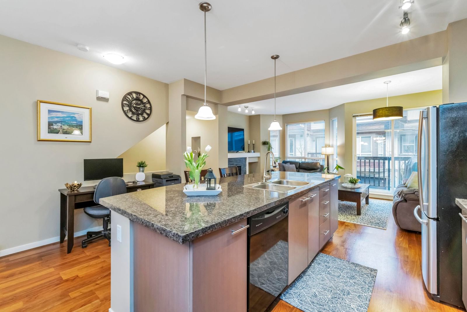 Listing Image 19