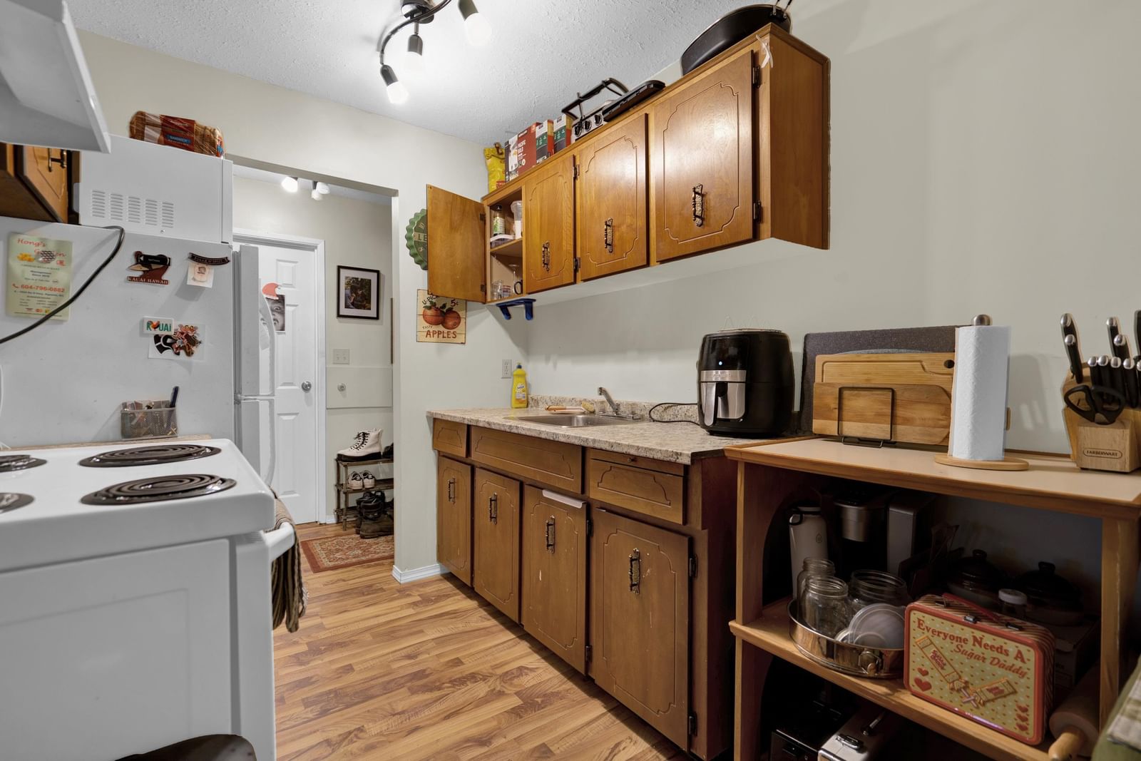 Listing Image 8