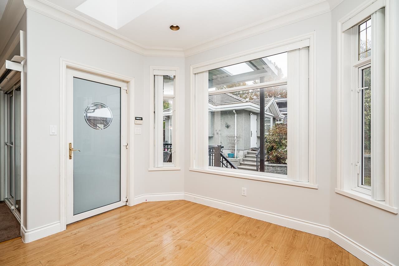 Listing Image 9