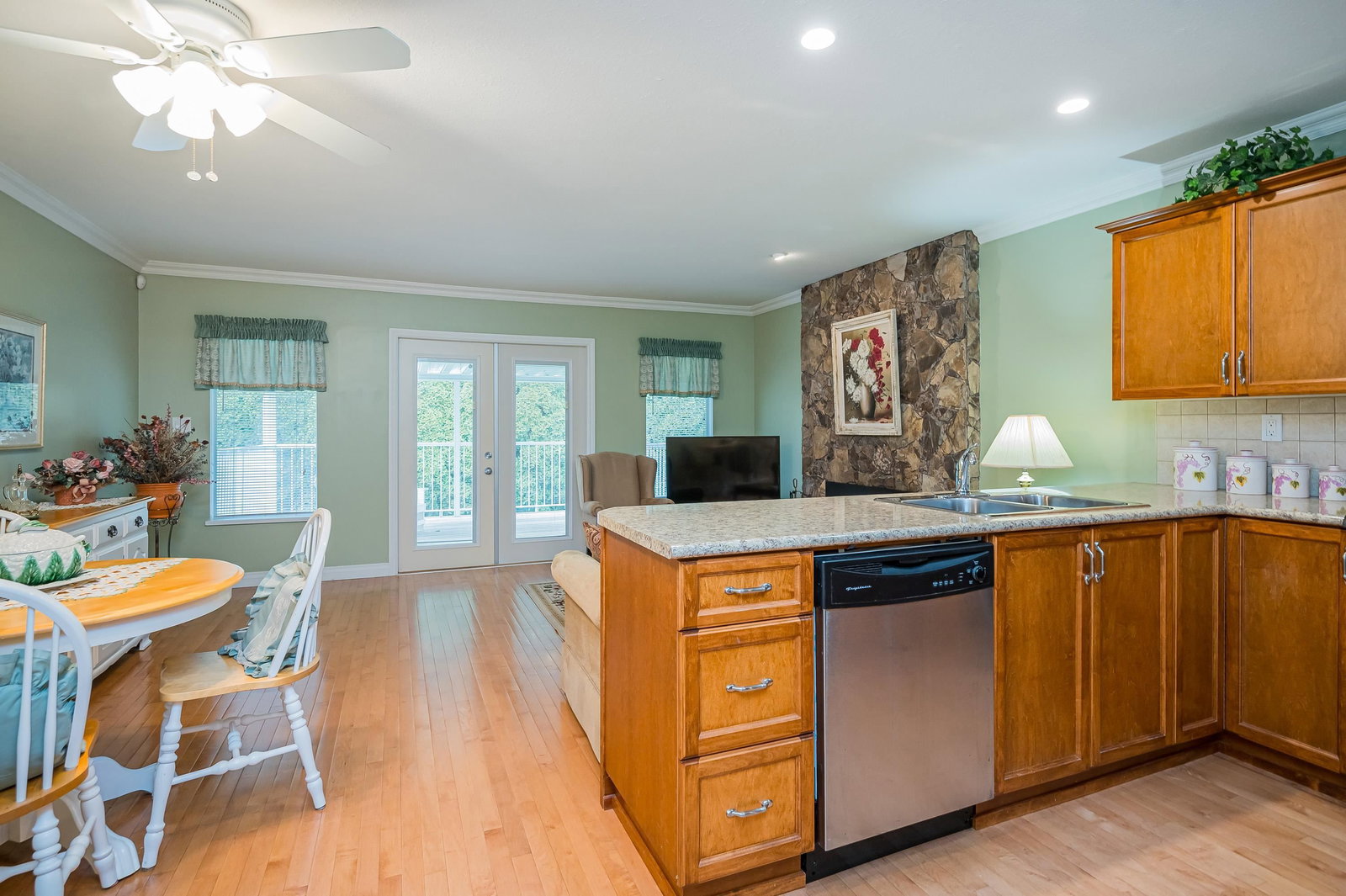 Listing Image 9