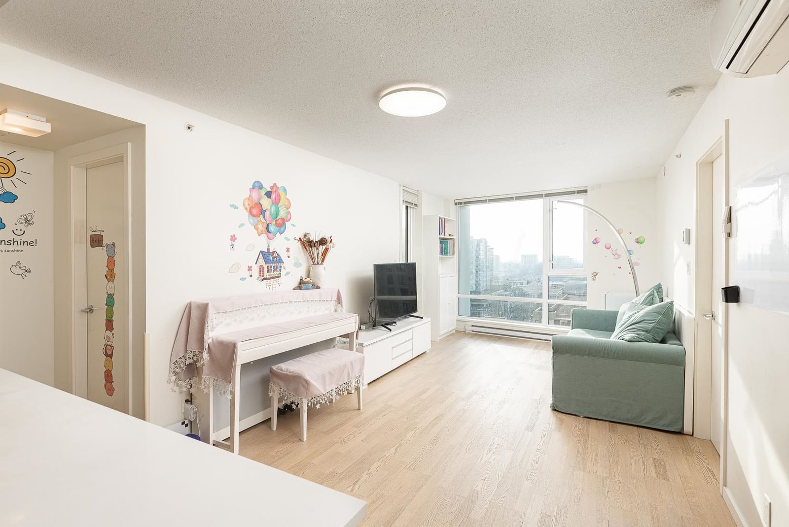 Listing Image 6