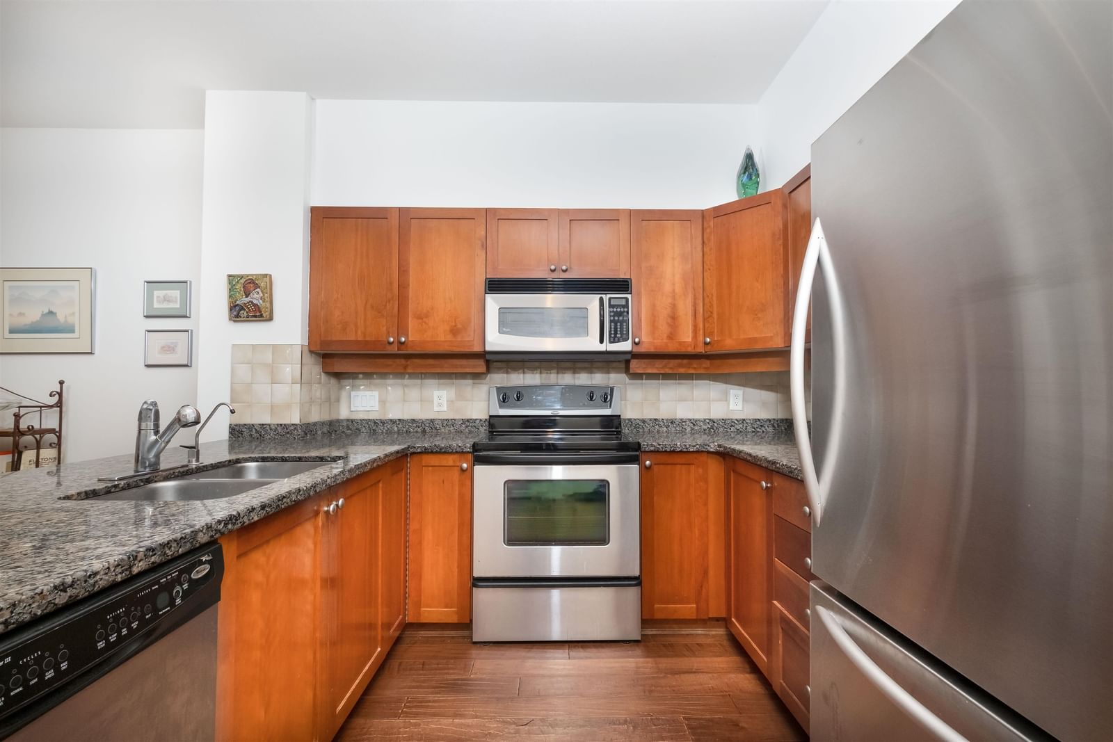 Listing Image 10