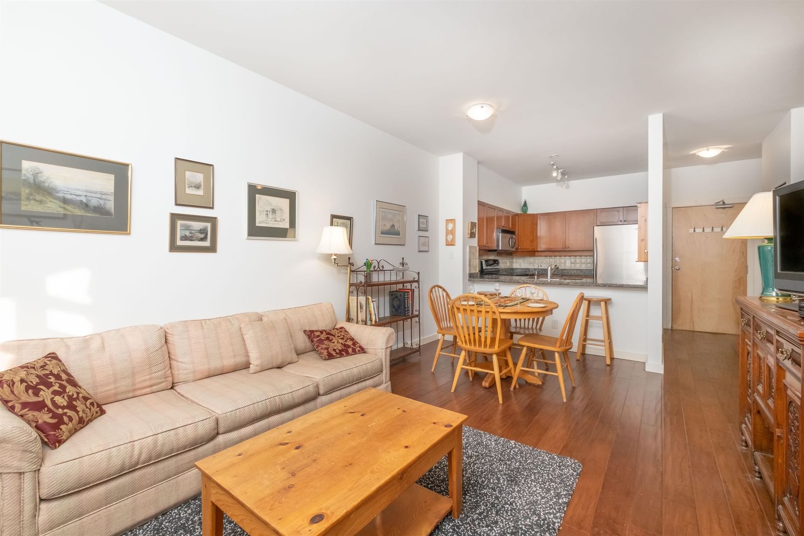 Listing Image 5