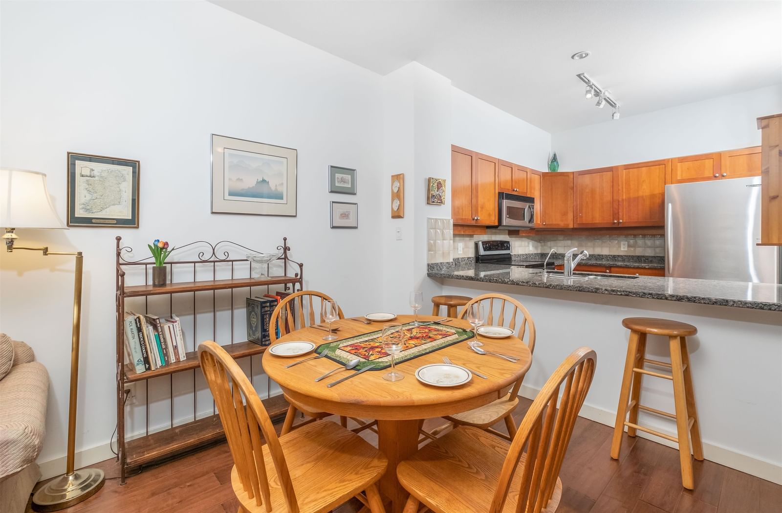 Listing Image 6