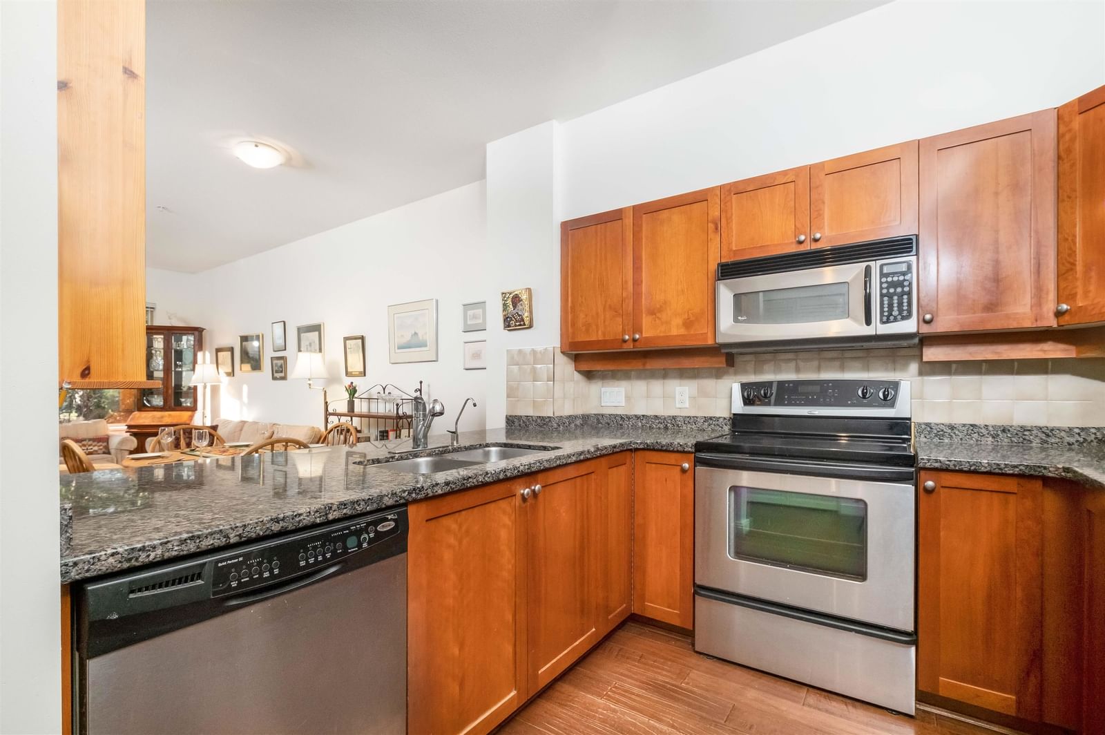 Listing Image 9