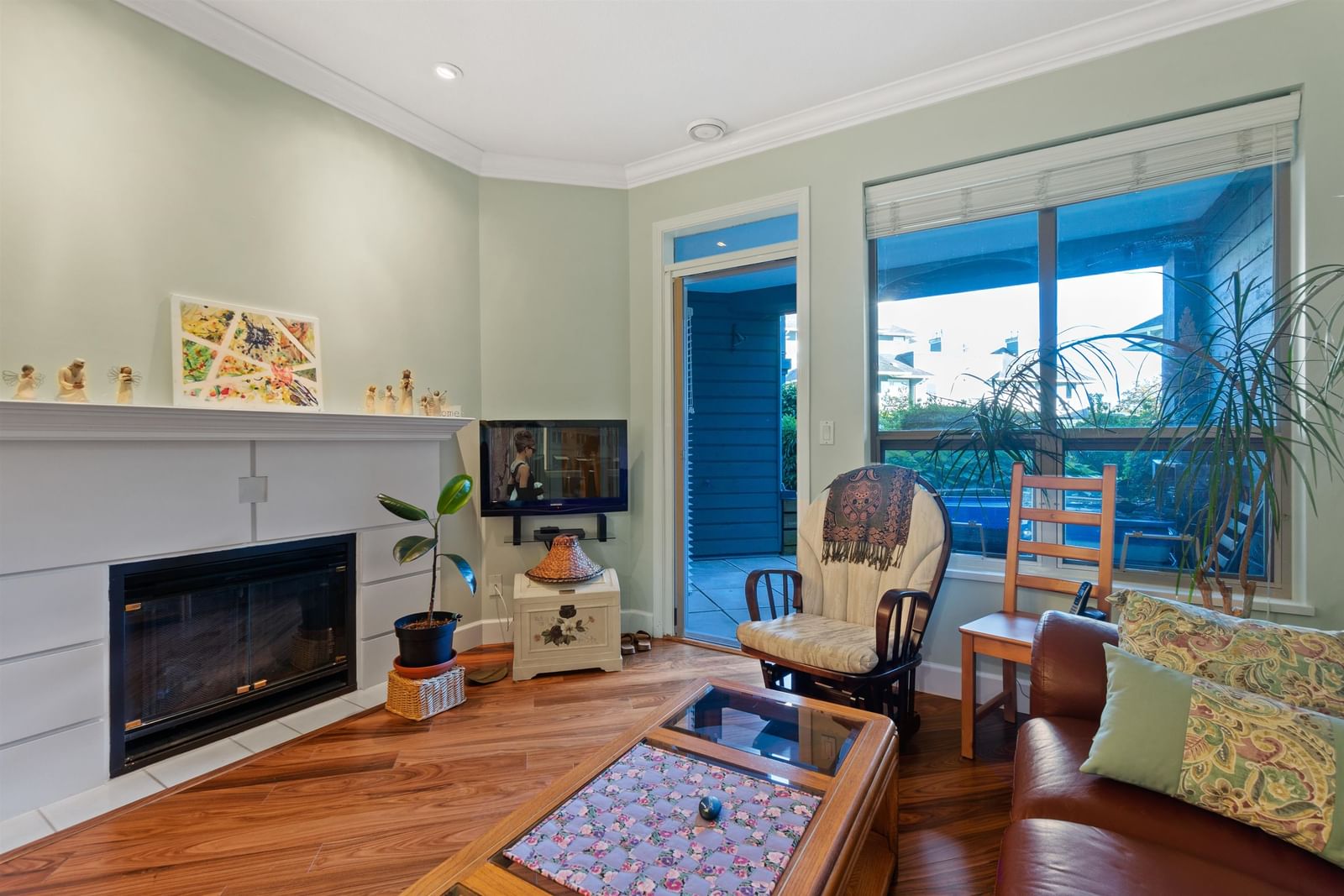 Listing Image 4