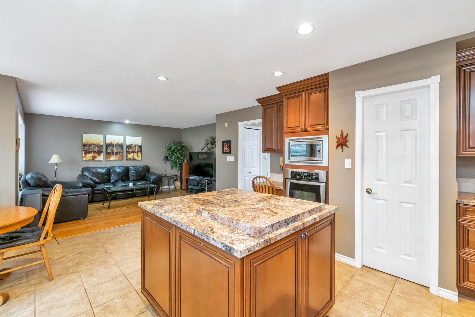 Listing Image 12