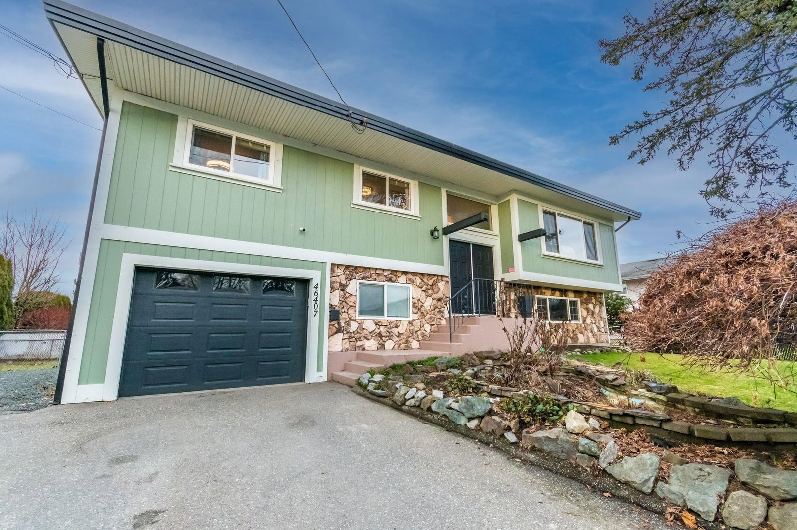 Listing Image 4