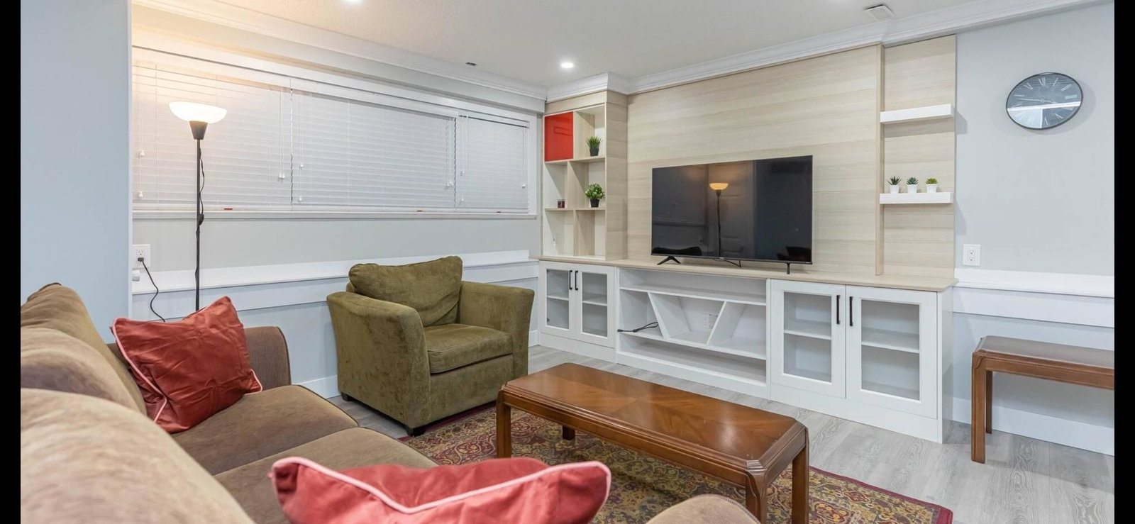 Listing Image 8